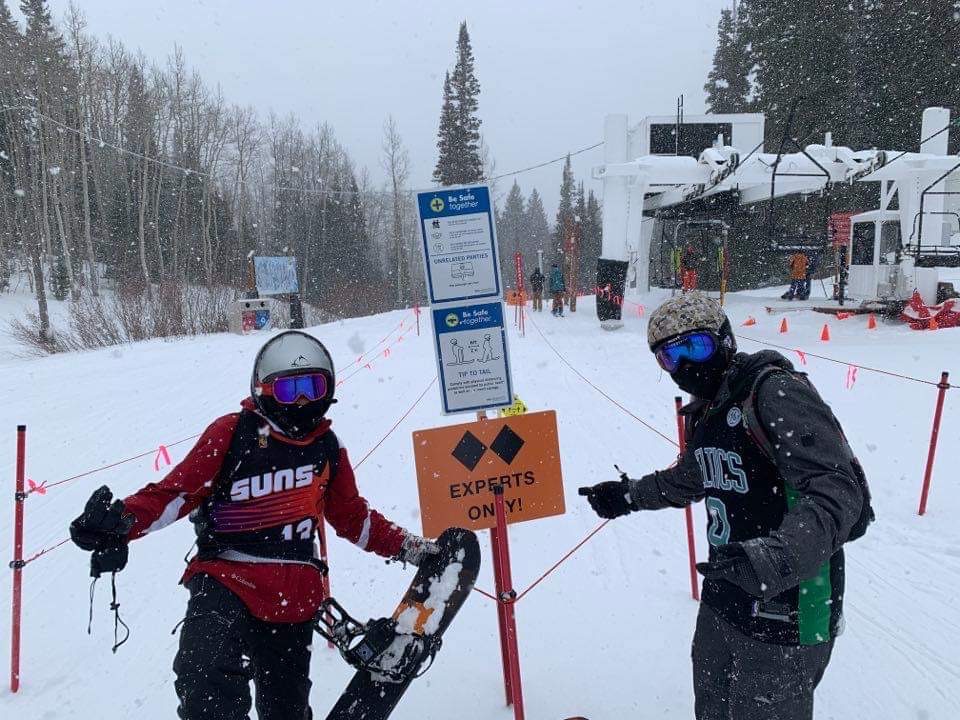 Snowboarding at expert run
